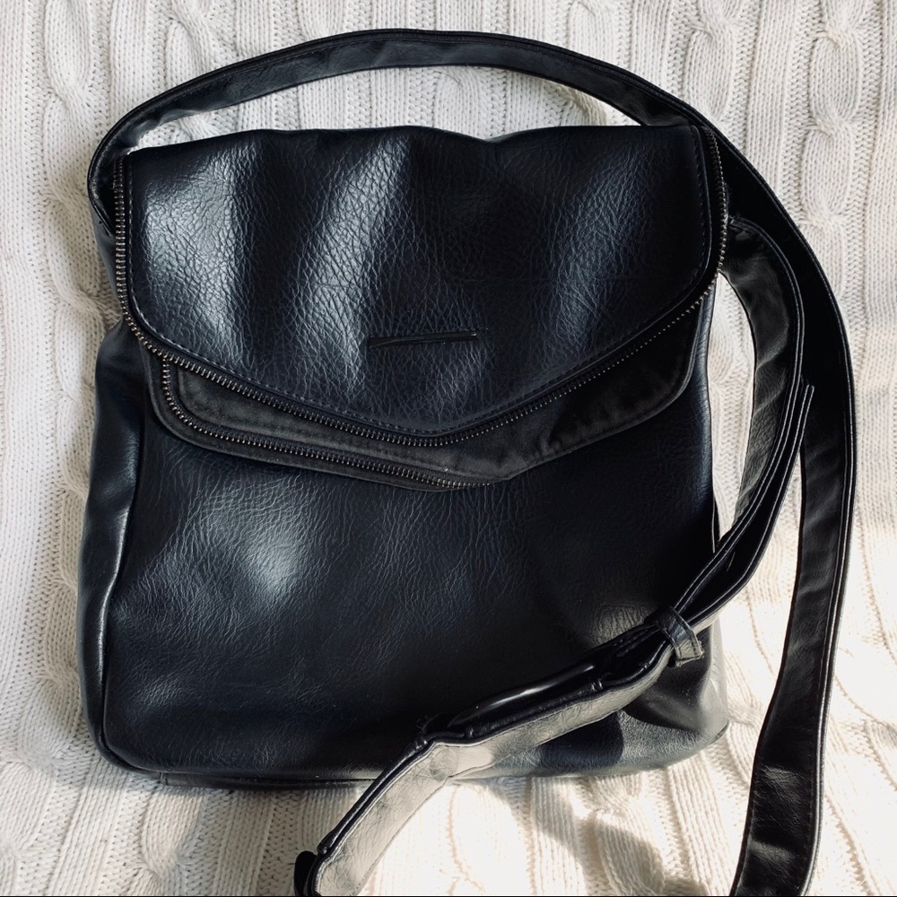 Matt & Nat Unisex VeganLeather Crossbody Messenger